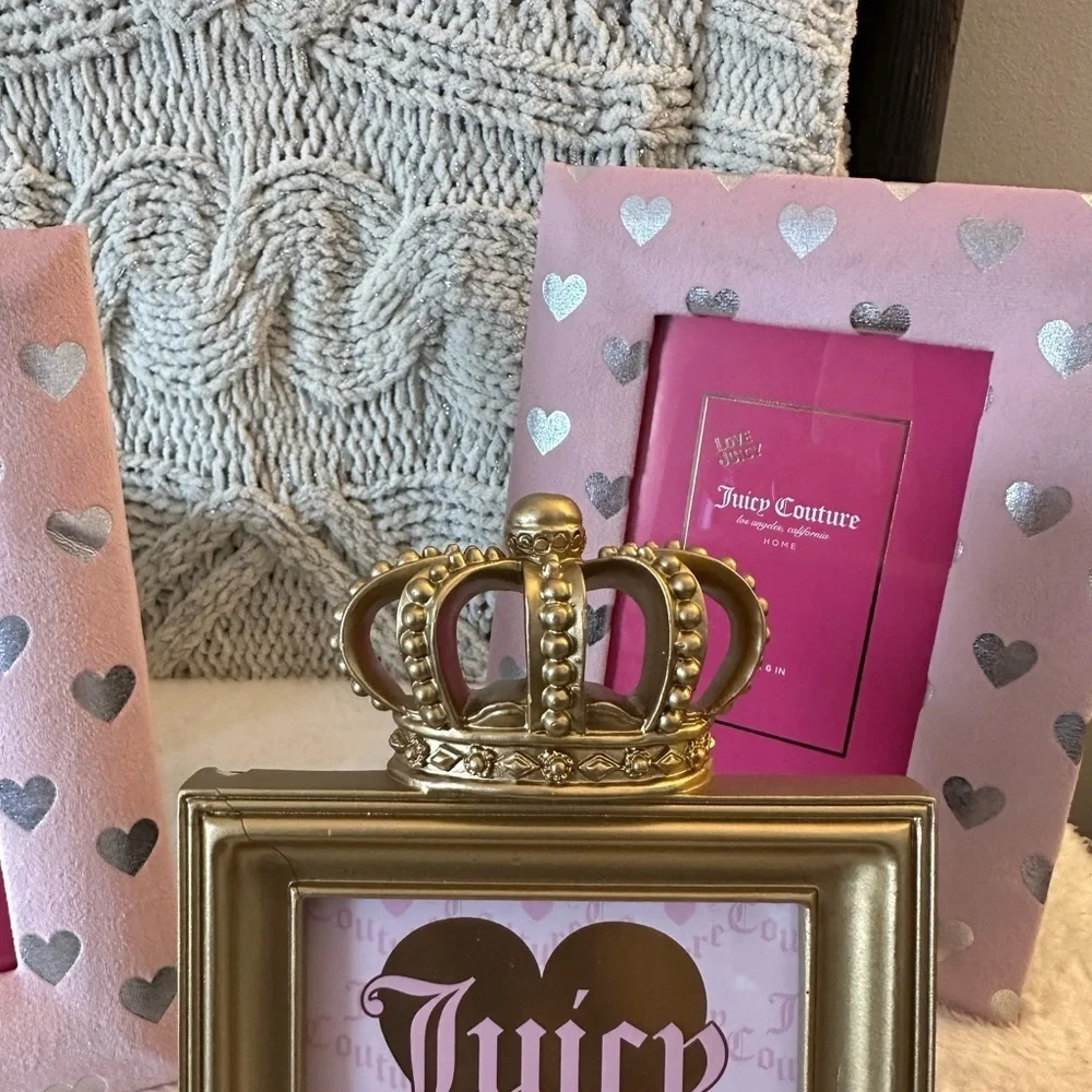 NWT Juicy Couture Pink and Gold Heart Photo Frame Set